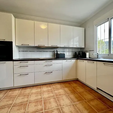 Roca De Leones By United Renters El Campello