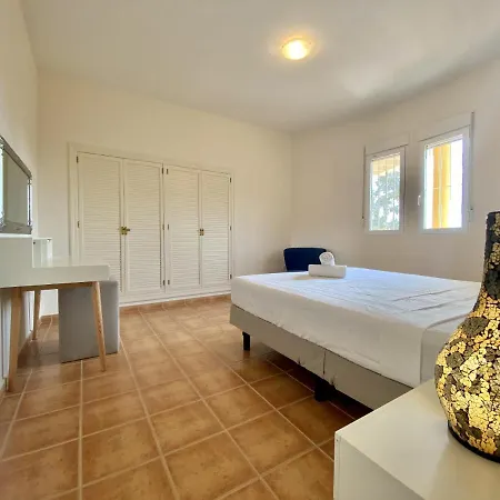Roca De Leones By United Renters *