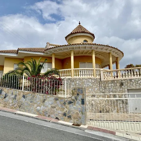 Roca De Leones By United Renters *