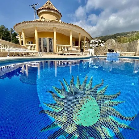 Roca De Leones By United Renters * Campell