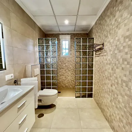 Roca De Leones By United Renters