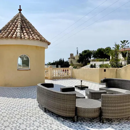 Roca De Leones By United Renters Campell