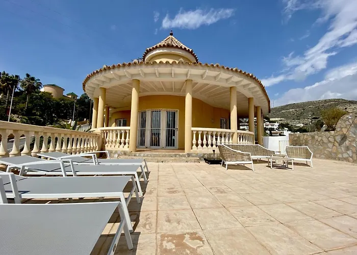 Roca De Leones By United Renters * Campell